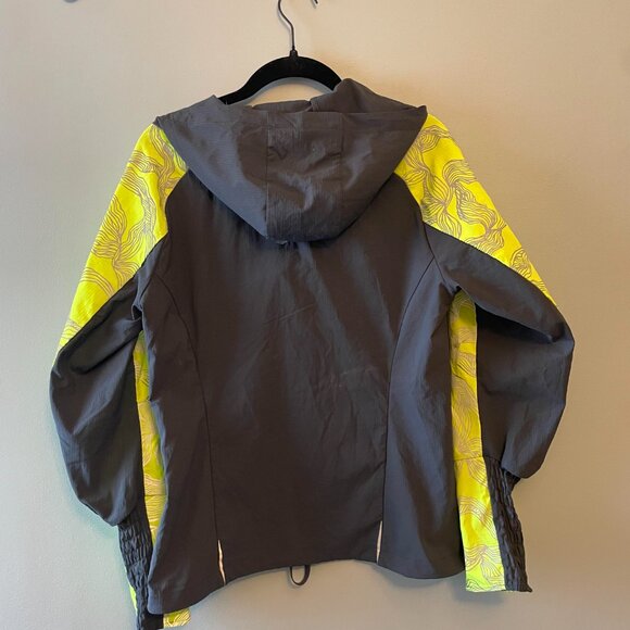 Brooks Nightlife High Visibility Running Jacket, Women's Small - Picture 3 of 5